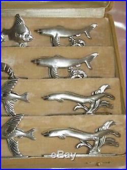 12 Porte couteaux animaliers poissons crustacés Art Déco métal argenté Orbrille