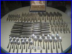 Ancienne ménagère ART DECO en métal argenté 120 pièces dont 24 couteaux