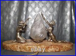 Grande lampe art deco 1930 sculptures femmes nues en bronze argenté 57cm