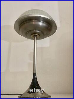 Lampe Art Deco Moderniste style Bauhaus forme champignon