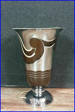 Lampe Vase époque Art Deco En métal argenté et laqué à motifs stylisés