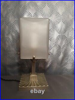 Lampe art déco 1930 en bronze nickelé abat jour en verre