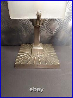 Lampe art déco 1930 en bronze nickelé abat jour en verre