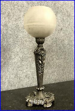Magnifique Lampe époque Art Déco en bronze argenté et opaline vers 1850