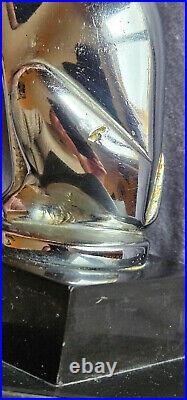 Mascotte art déco bronze argenté au chrome Lapin / Lièvre socle marbre noir
