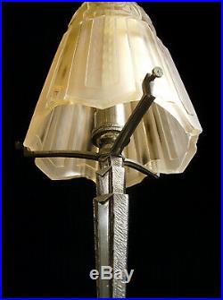 P. Maynadier Lampe Art Déco En Bronze Nickelé Et Obus En Verre Pressé 1930