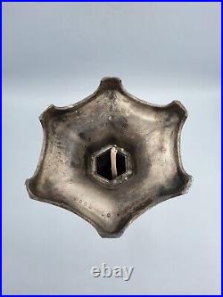 Pied de lampe en métal régule argenté à décor géométrique Art Déco
