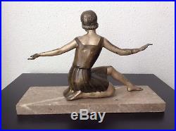 Sculpture statue sujet femme danseuse en régule patiné sur marbre Art Déco